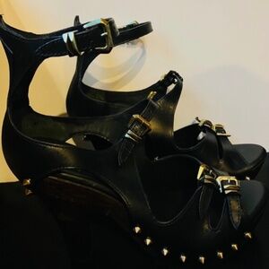 ALEXANDER MCQUEEN STUDDED PLATFORM SANDAL HEELS SIZE 35- BLACK (LEATHER)/ GOLD